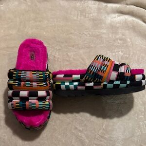 *WORN TWICE UGG Women's Colorful Patterned Slippers